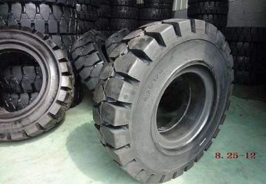 까만 Solideal 포크리프트 타이어, 압축 공기를 넣은 포크리프트 산업 타이어 8.25-12