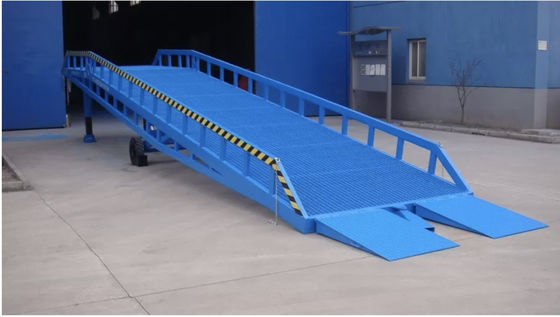 Mobile Hydraulic Ramp with 8000KG Loading Capacity Adjustable Height 1.0-1.8m and Anti-skid Deck for Forklift Loading
